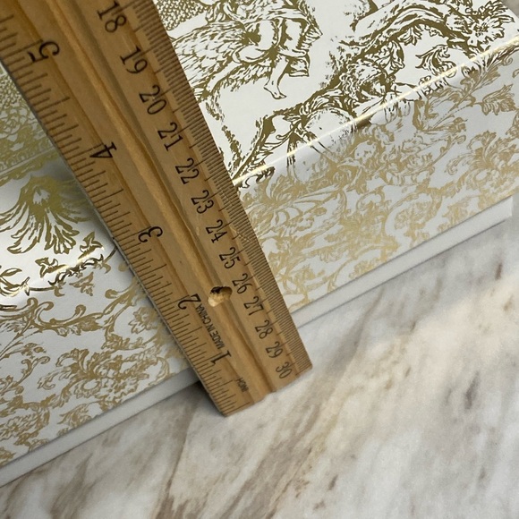 Christian Dior gold and white long wallet empty limited edition holiday box - Picture 3 of 6